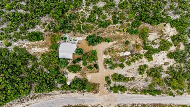 411 Valley View Dr, Pipe Creek, TX 78163