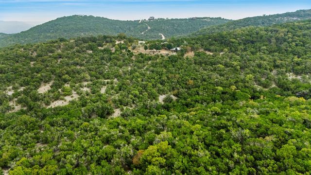 411 Valley View Dr, Pipe Creek, TX 78163
