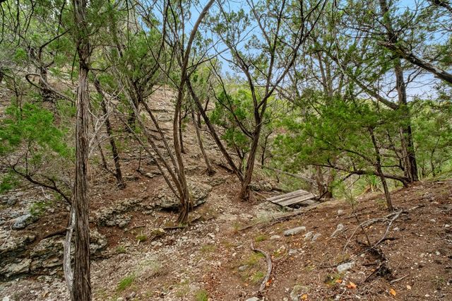 411 Valley View Dr, Pipe Creek, TX 78163