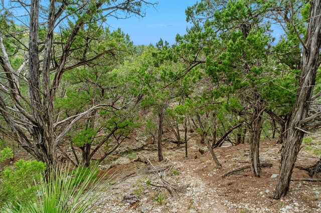 411 Valley View Dr, Pipe Creek, TX 78163