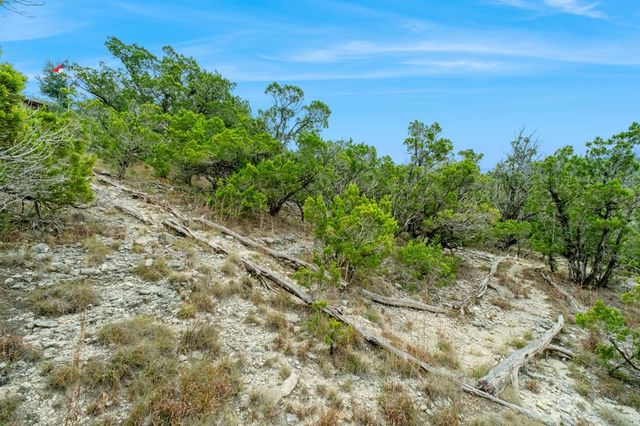 411 Valley View Dr, Pipe Creek, TX 78163