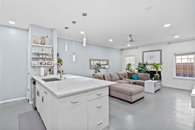 9850 Pagewood Lane 1302, Houston, TX 77042