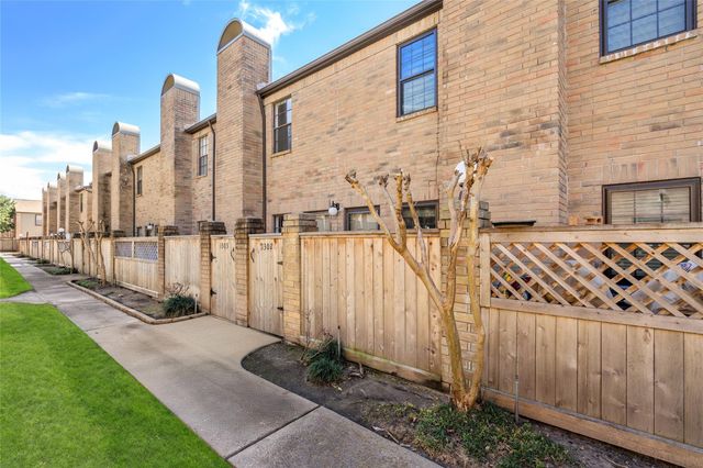 9850 Pagewood Lane 1302, Houston, TX 77042
