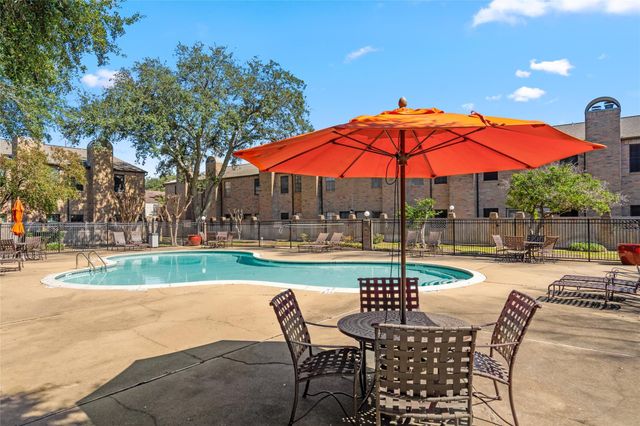 9850 Pagewood Lane 1302, Houston, TX 77042