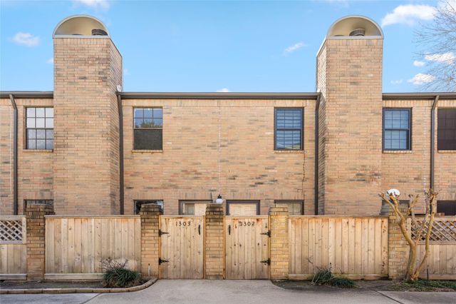 9850 Pagewood Lane 1302, Houston, TX 77042