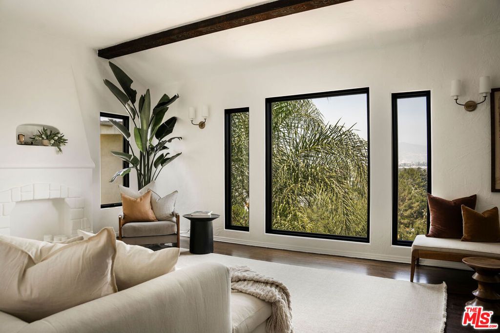 Image 10 of property listing at 2558 Corralitas Drive, Los Angeles, CA 90039