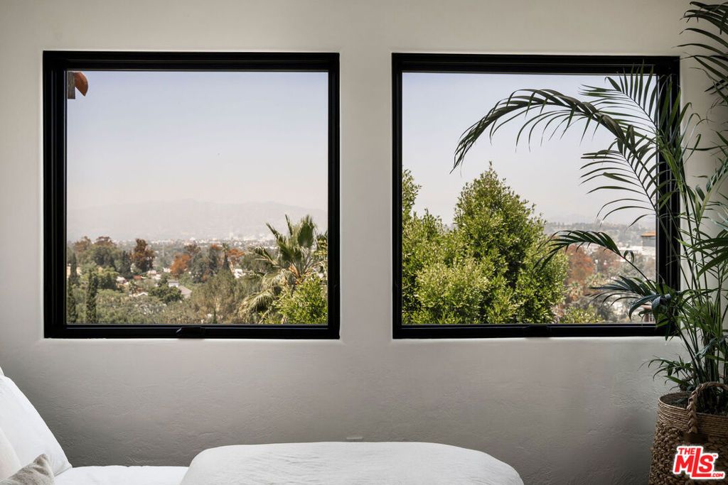 Image 15 of property listing at 2558 Corralitas Drive, Los Angeles, CA 90039
