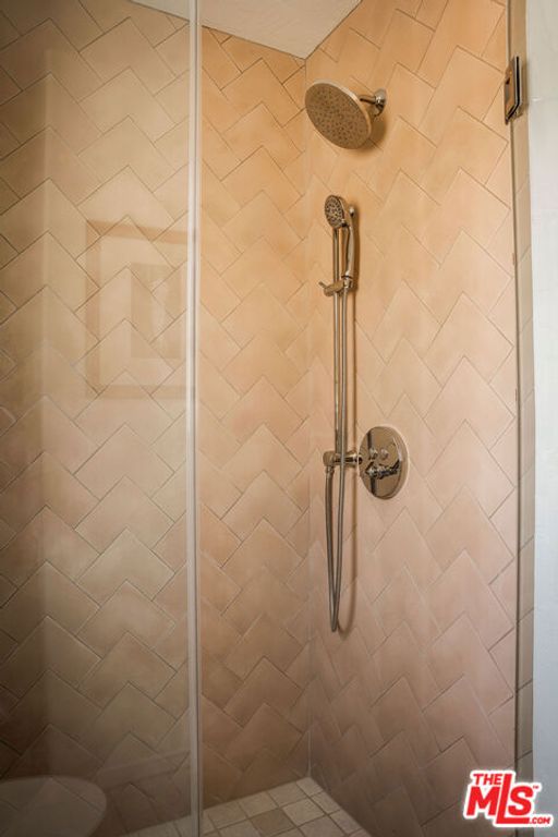 Image 18 of property listing at 2558 Corralitas Drive, Los Angeles, CA 90039