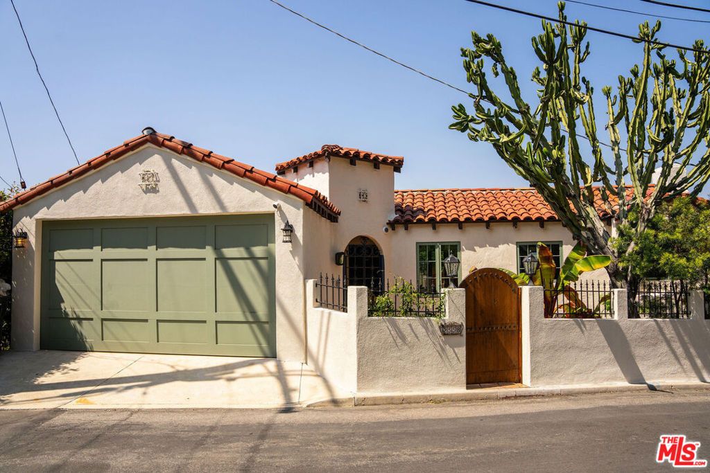 Image 2 of property listing at 2558 Corralitas Drive, Los Angeles, CA 90039