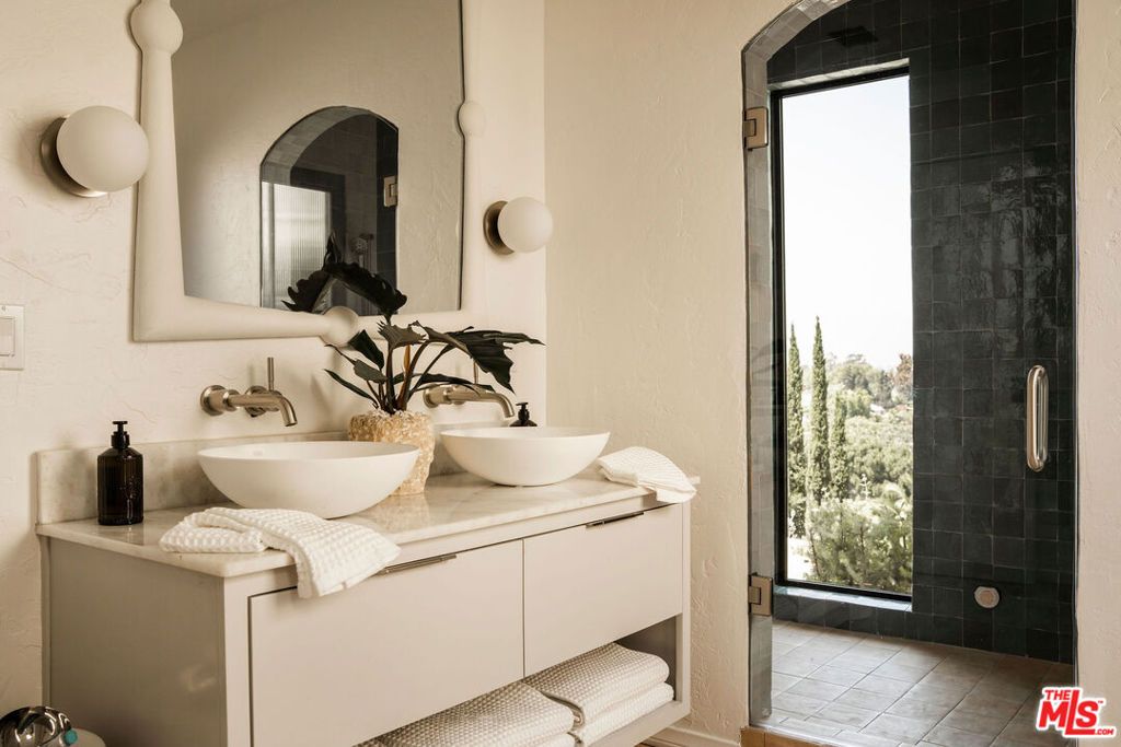Image 22 of property listing at 2558 Corralitas Drive, Los Angeles, CA 90039