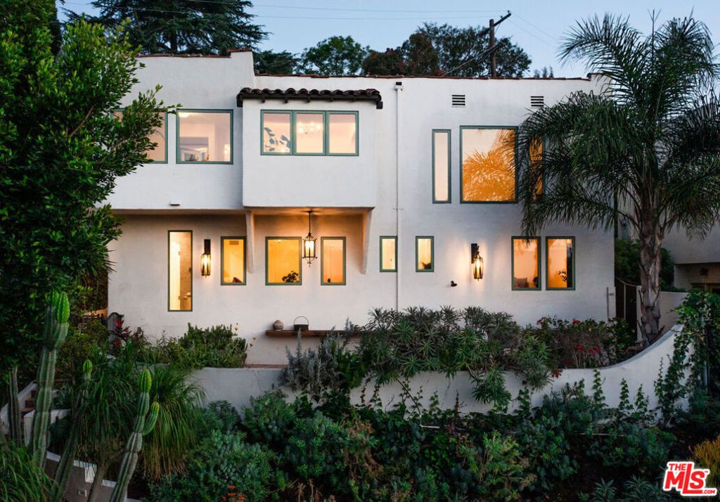 Image 3 of property listing at 2558 Corralitas Drive, Los Angeles, CA 90039