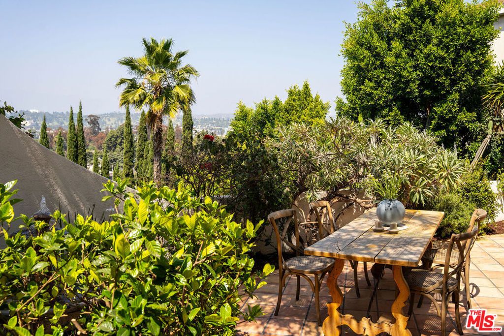 Image 30 of property listing at 2558 Corralitas Drive, Los Angeles, CA 90039