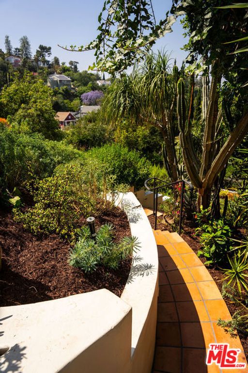 Image 34 of property listing at 2558 Corralitas Drive, Los Angeles, CA 90039