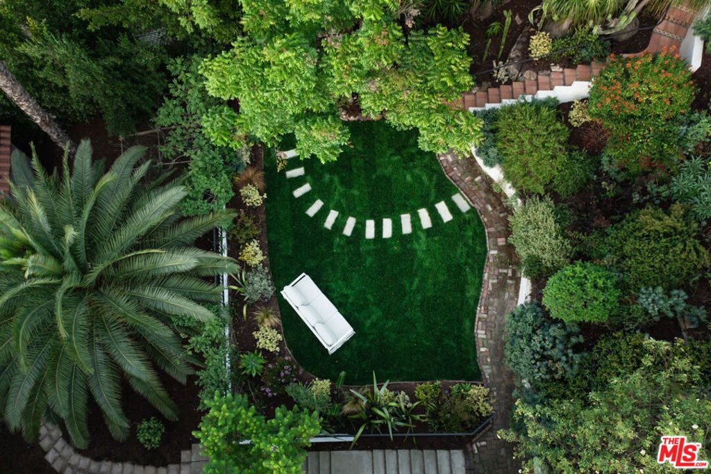 Image 41 of property listing at 2558 Corralitas Drive, Los Angeles, CA 90039