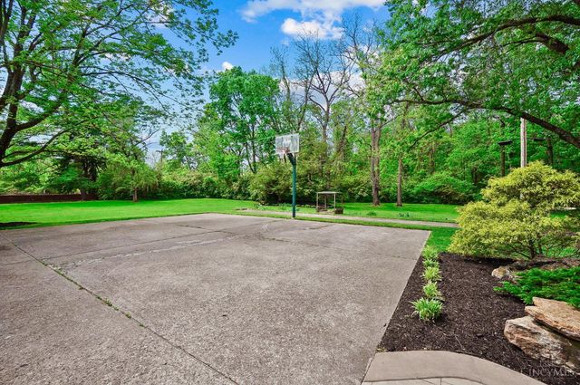 11025 Embassy Drive, Forest Park, OH 45240