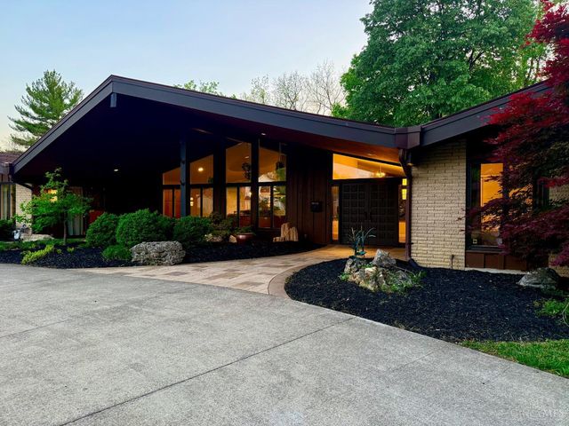 11025 Embassy Drive, Forest Park, OH 45240