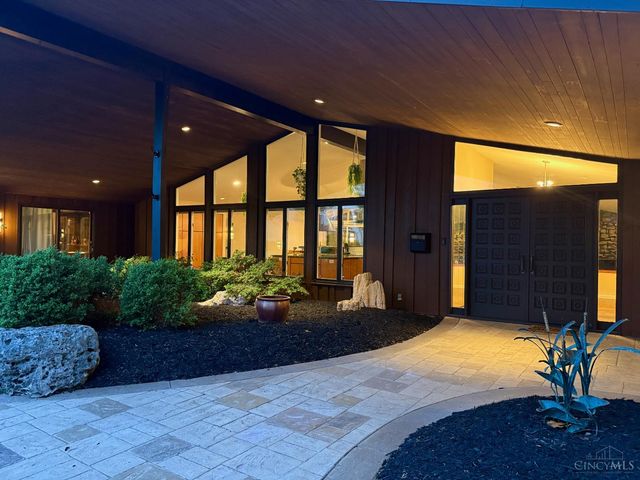 11025 Embassy Drive, Forest Park, OH 45240