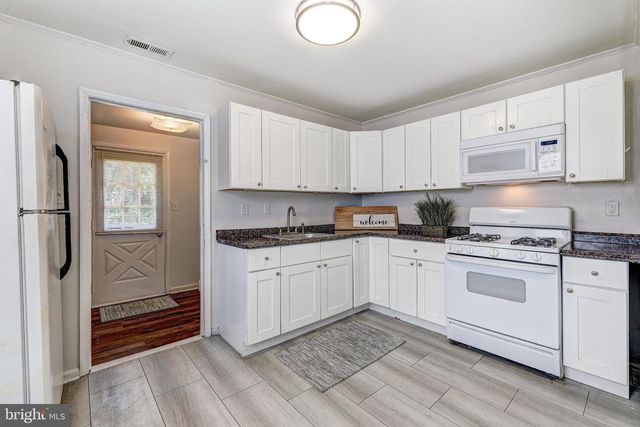 8220 CORNWALL RD, Baltimore, MD 21222