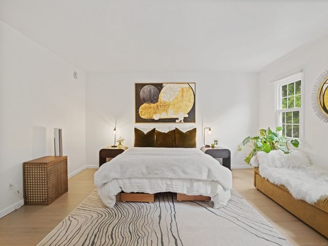 253 New Norwalk Road 5, New Canaan, CT 06840