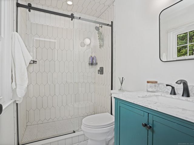 253 New Norwalk Road 5, New Canaan, CT 06840