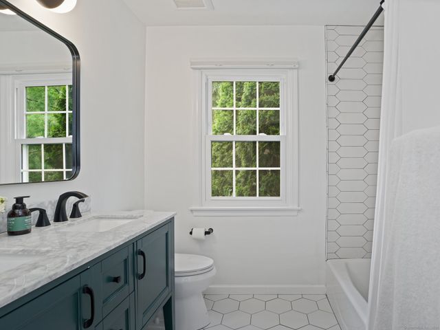 253 New Norwalk Road 5, New Canaan, CT 06840