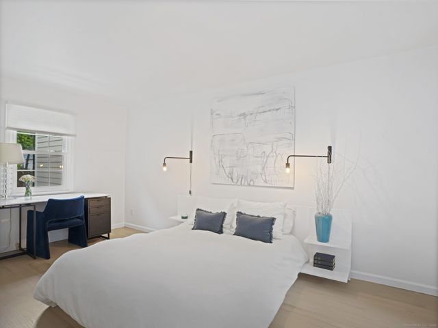 253 New Norwalk Road 5, New Canaan, CT 06840