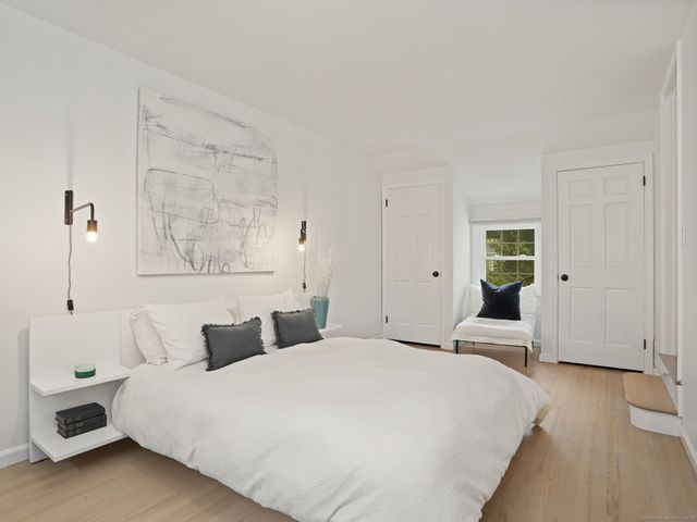 253 New Norwalk Road 5, New Canaan, CT 06840