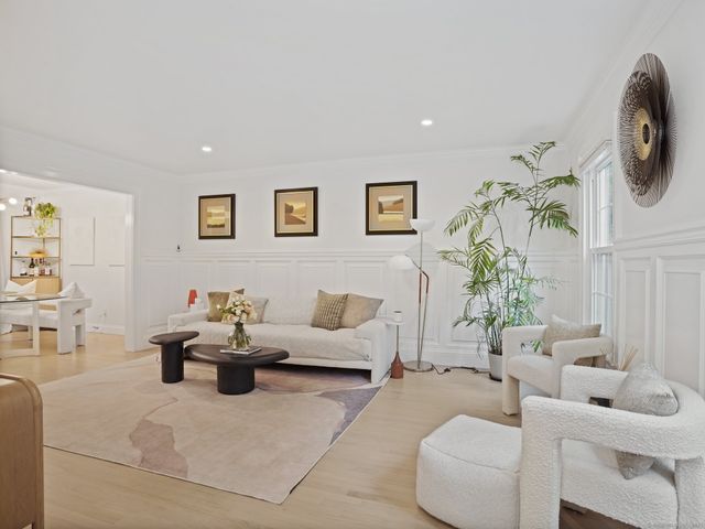 253 New Norwalk Road 5, New Canaan, CT 06840