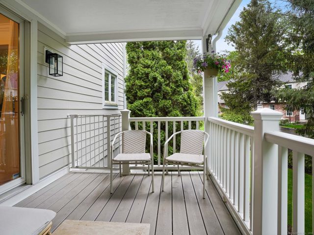 253 New Norwalk Road 5, New Canaan, CT 06840
