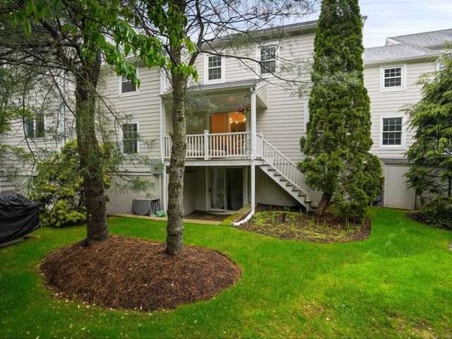 253 New Norwalk Road 5, New Canaan, CT 06840