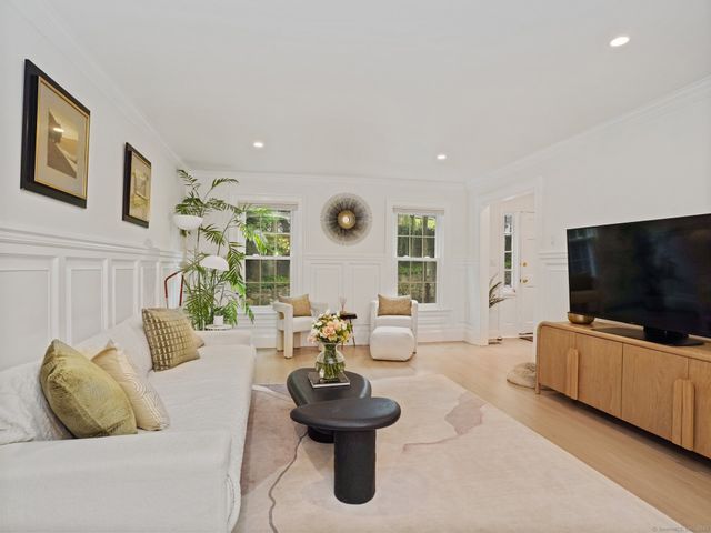 253 New Norwalk Road 5, New Canaan, CT 06840