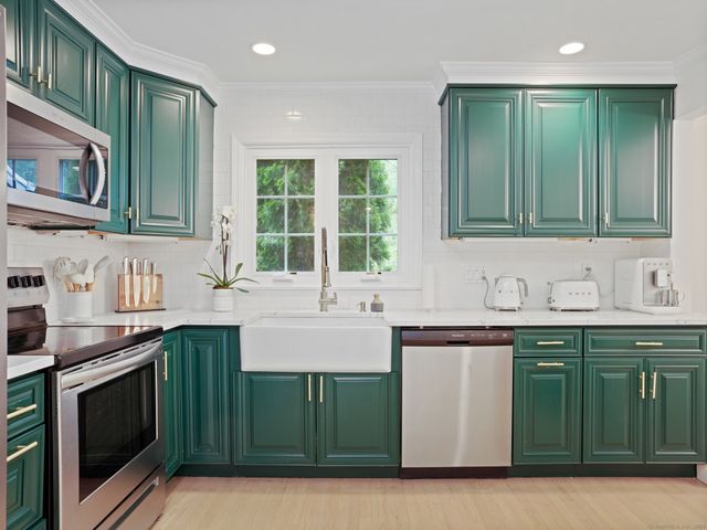 253 New Norwalk Road 5, New Canaan, CT 06840
