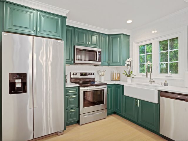 253 New Norwalk Road 5, New Canaan, CT 06840