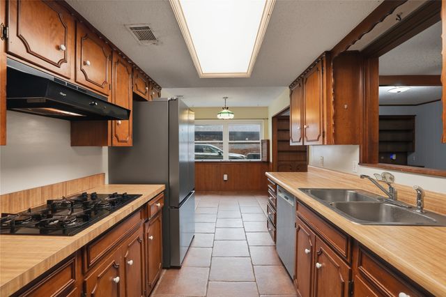 1726 Venetian Circle, Arlington, TX 76013