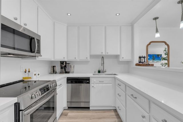 2500 2500 Miramar Ave 203, Castro Valley, CA 94546