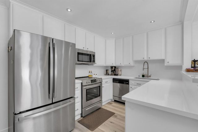 2500 2500 Miramar Ave 203, Castro Valley, CA 94546