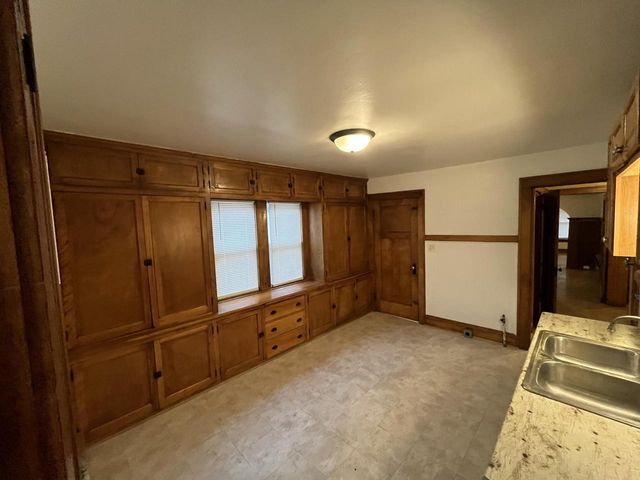 3854 N 19th STREET, Milwaukee, WI 53206