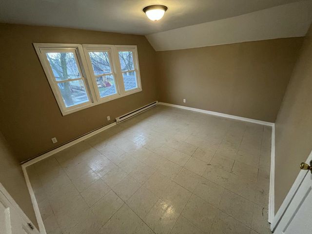 3854 N 19th STREET, Milwaukee, WI 53206