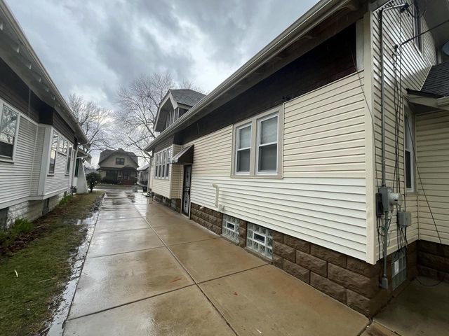 3854 N 19th STREET, Milwaukee, WI 53206