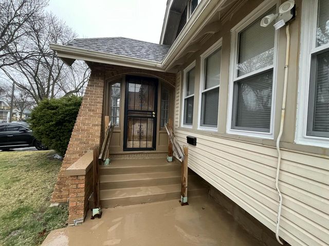 3854 N 19th STREET, Milwaukee, WI 53206