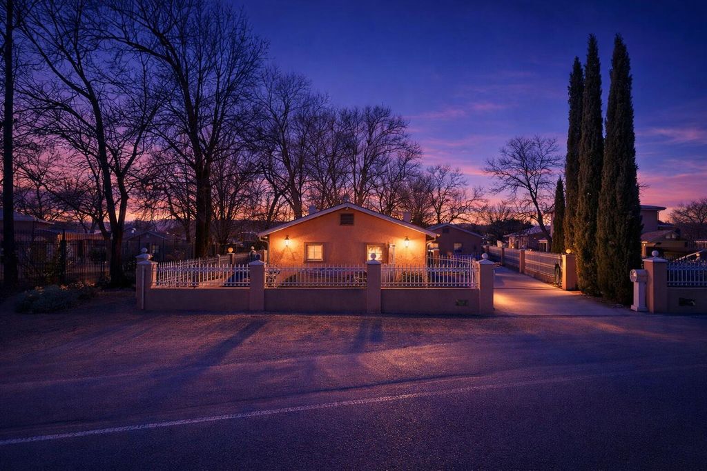 809 Goff Boulevard SW, Albuquerque, NM 87105