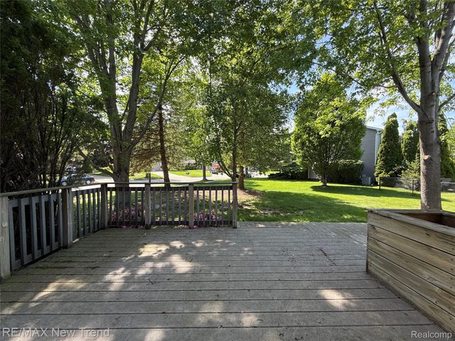 1337 MIDDLEWOOD Drive, Saline, MI 48176