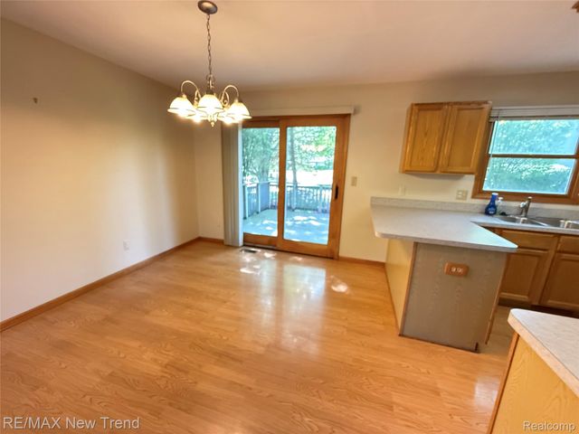 1337 MIDDLEWOOD Drive, Saline, MI 48176