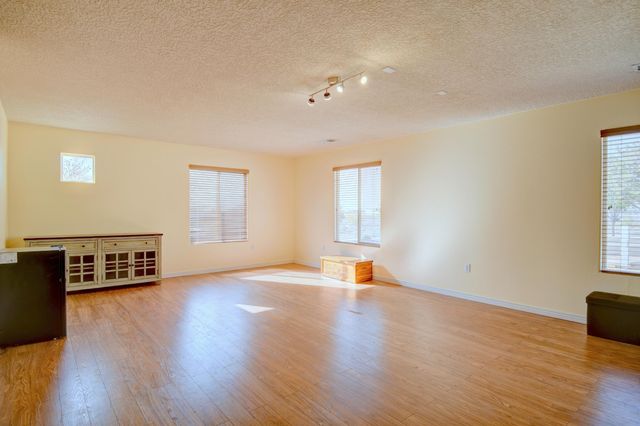 920 Colibri Avenue NW, Los Lunas, NM 87031