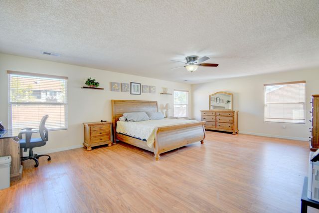 920 Colibri Avenue NW, Los Lunas, NM 87031