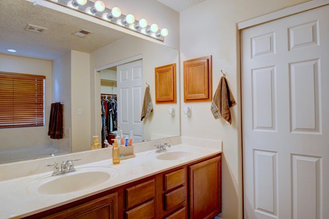 920 Colibri Avenue NW, Los Lunas, NM 87031