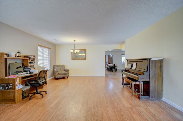 920 Colibri Avenue NW, Los Lunas, NM 87031