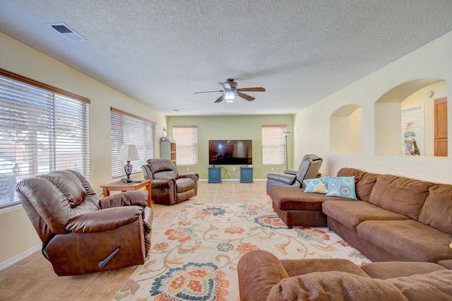 920 Colibri Avenue NW, Los Lunas, NM 87031