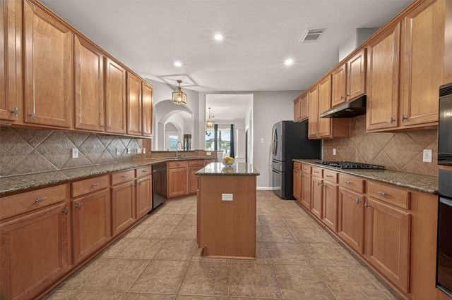 405 Wickford Court, League City, TX 77573