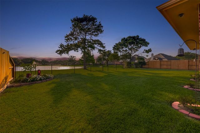 405 Wickford Court, League City, TX 77573